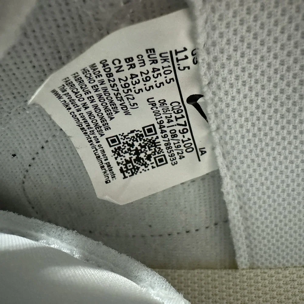Nike court royale